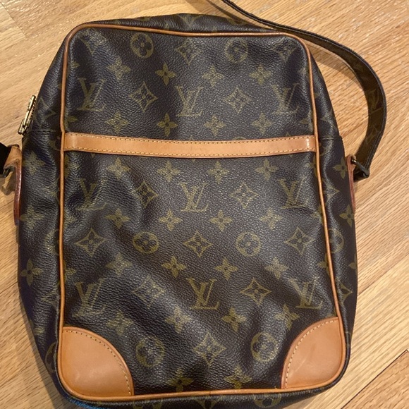 LOUIS VUITTON Monogram Canvas Crossbody Danube LG Vintage - Picture 2 of 10